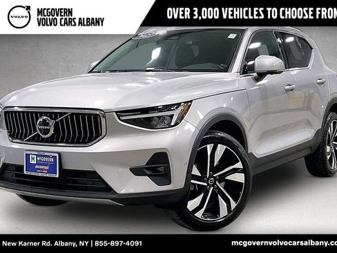 Certified 2023 Volvo XC40 B5 Plus w/ Driver Assist Package AWD/4WD image 1