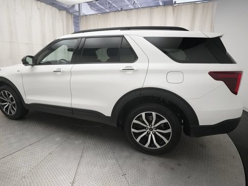 Used 2022 Ford Explorer ST-Line AWD/4WD image 34