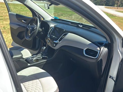 Used 2019 Chevrolet Equinox LS AWD/4WD image 17