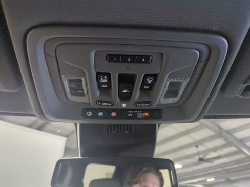 Used 2024 GMC Sierra 2500 SLT w/ SLT Premium Package image 19