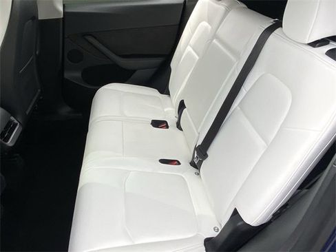 Used 2023 Tesla Model Y Long Range image 19