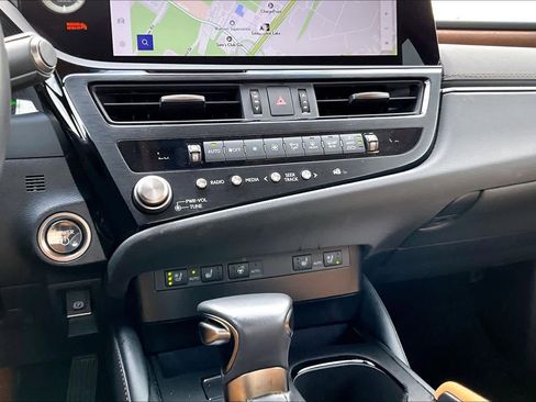 Certified 2025 Lexus ES 300h w/ Premium Package image 35