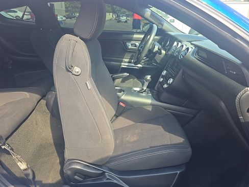 Used 2018 Ford Mustang Coupe RWD image 10