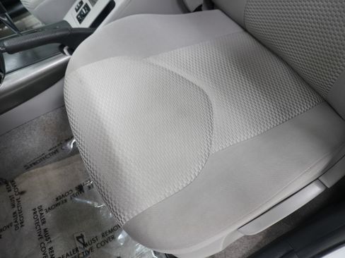 Used 2012 Toyota RAV4 FWD w/ Upgrade Value Pkg image 10