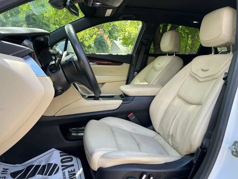Used 2019 Cadillac XT5 Premium Luxury AWD/4WD image 12