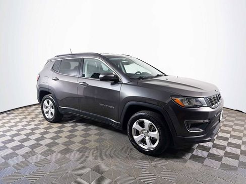Used 2020 Jeep Compass Latitude w/ Popular Equipment Group AWD/4WD image 3
