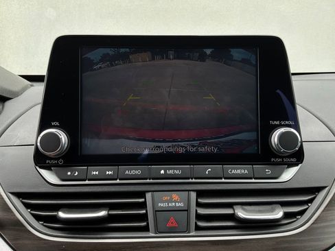 Used 2025 Nissan Altima 2.5 SV FWD image 28