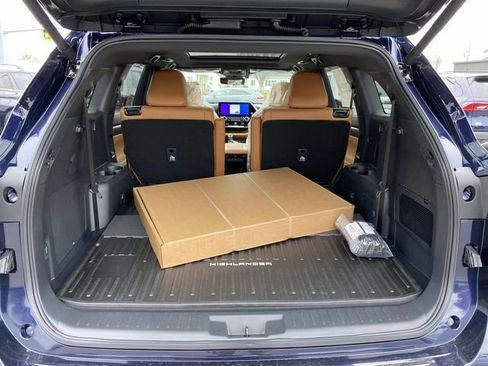 New 2026 Toyota Highlander Platinum AWD/4WD image 5