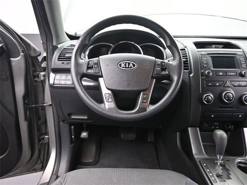 Used 2013 Kia Sorento LX w/ Convenience Pkg image 27