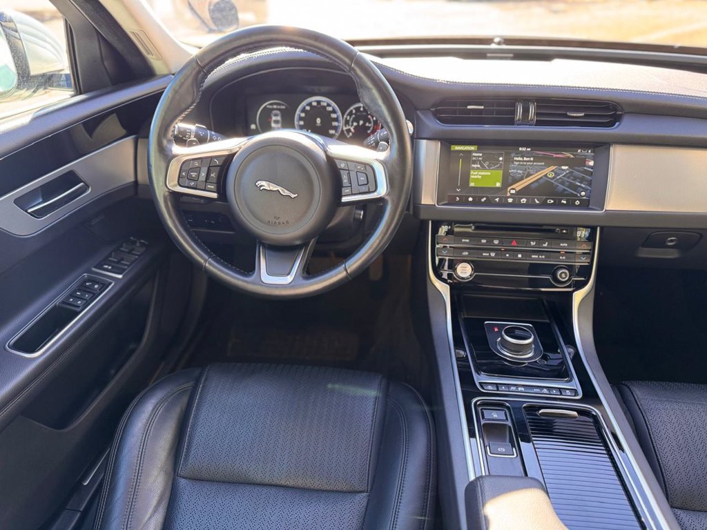 Used 2018 Jaguar XF Prestige AWD/4WD image 27