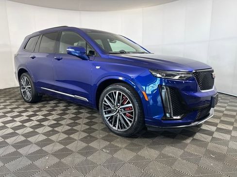 Used 2023 Cadillac XT6 Sport image 2