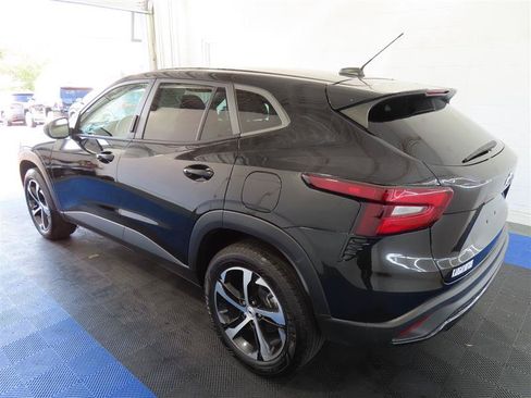 Used 2024 Chevrolet Trax RS FWD image 7