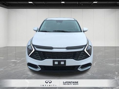 Used 2025 Kia Sportage LX image 3