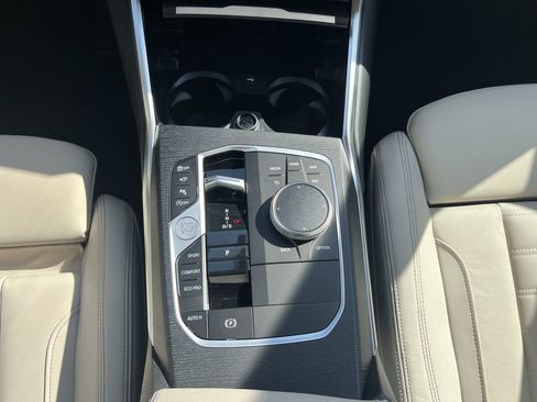 Certified 2025 BMW 330i Sedan w/ Premium Package image 27