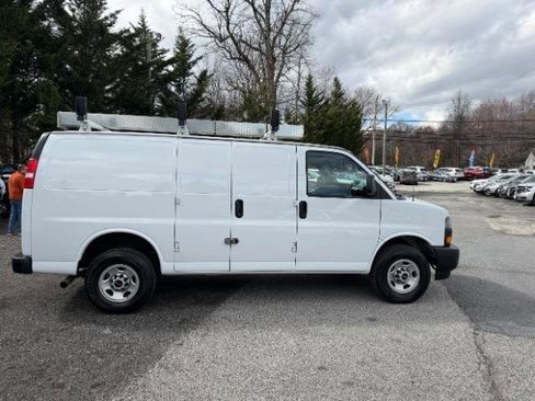 Used 2022 GMC Savana 2500 w/ Driver Convenience Package image 6