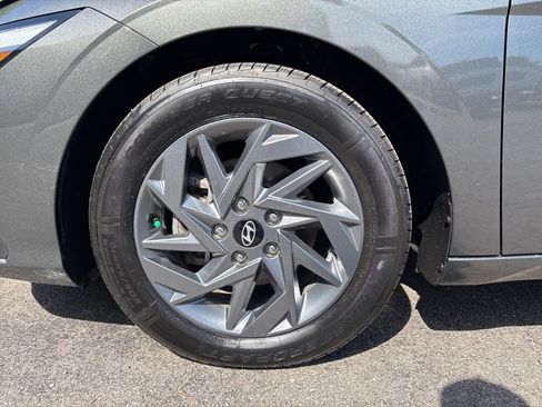 Used 2024 Hyundai Elantra SEL FWD image 11