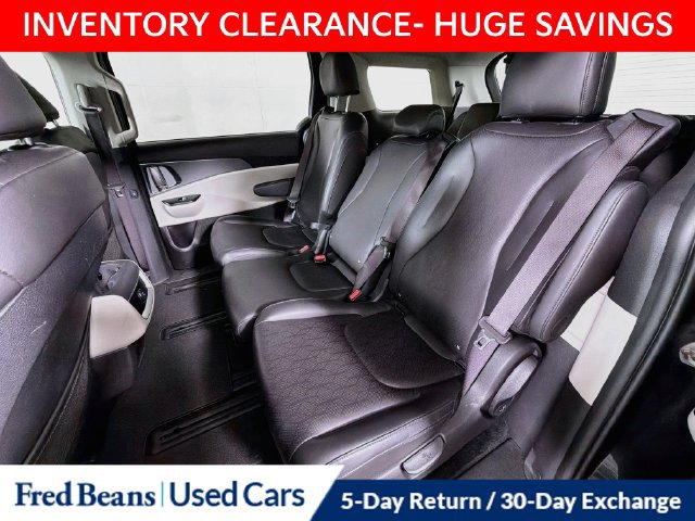 Used 2024 Kia Carnival LX FWD image 27