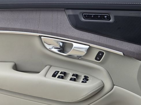New 2026 Volvo XC90 T8 Ultra w/ Protection Package Premier AWD/4WD image 18