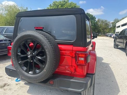 Used 2022 Jeep Wrangler Unlimited Sahara w/ Safety Group image 36