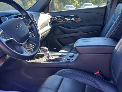 Used 2022 Chevrolet Traverse RS w/ LPO, 'HIT The Road' Package image 17