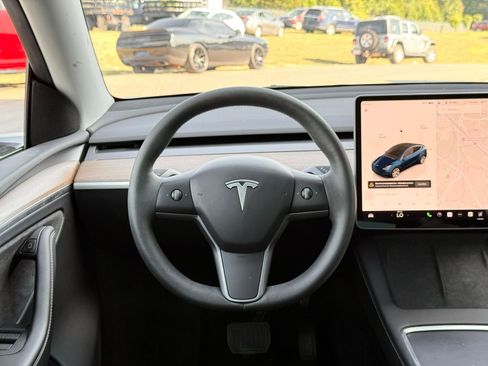 Used 2023 Tesla Model Y Long Range AWD/4WD image 28