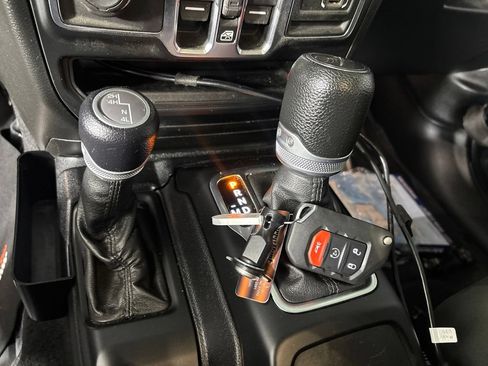 Used 2021 Jeep Gladiator Sport AWD/4WD image 19