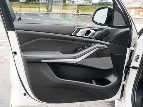 Used 2024 BMW X5 xDrive40i w/ M Sport Package image 9