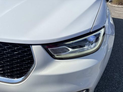 Used 2024 Chrysler Pacifica Touring image 10