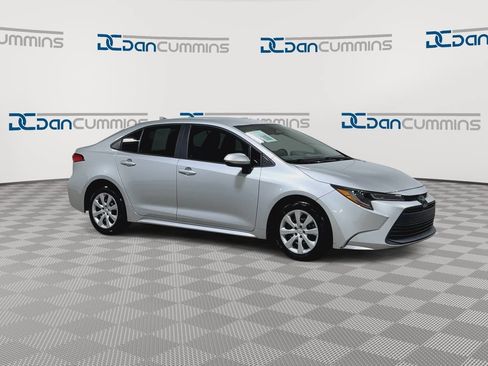 Used 2023 Toyota Corolla LE FWD image 3