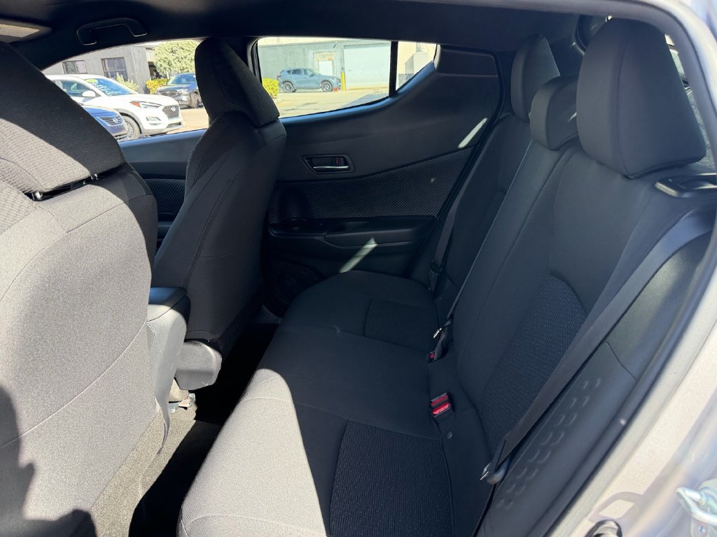 Used 2018 Toyota C-HR XLE FWD image 12