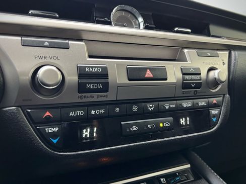 Used 2017 Lexus ES 350 w/ Luxury Package image 53