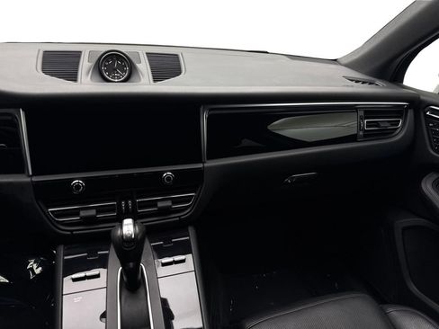 Used 2023 Porsche Macan AWD/4WD image 53