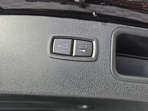 Used 2024 Porsche Macan AWD/4WD image 13
