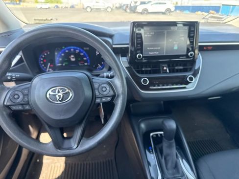 Used 2022 Toyota Corolla LE FWD image 12