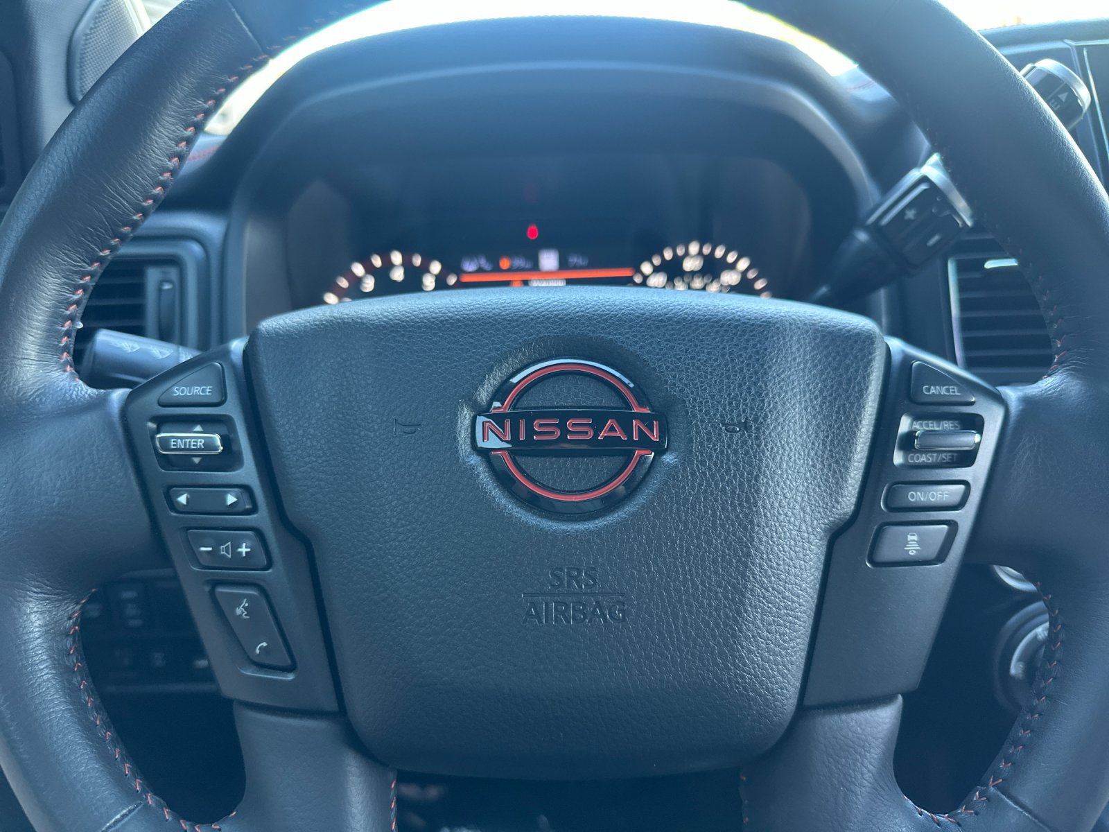 Used 2023 Nissan Titan PRO-4X w/ Pro-4x Convenience Package AWD/4WD image 21