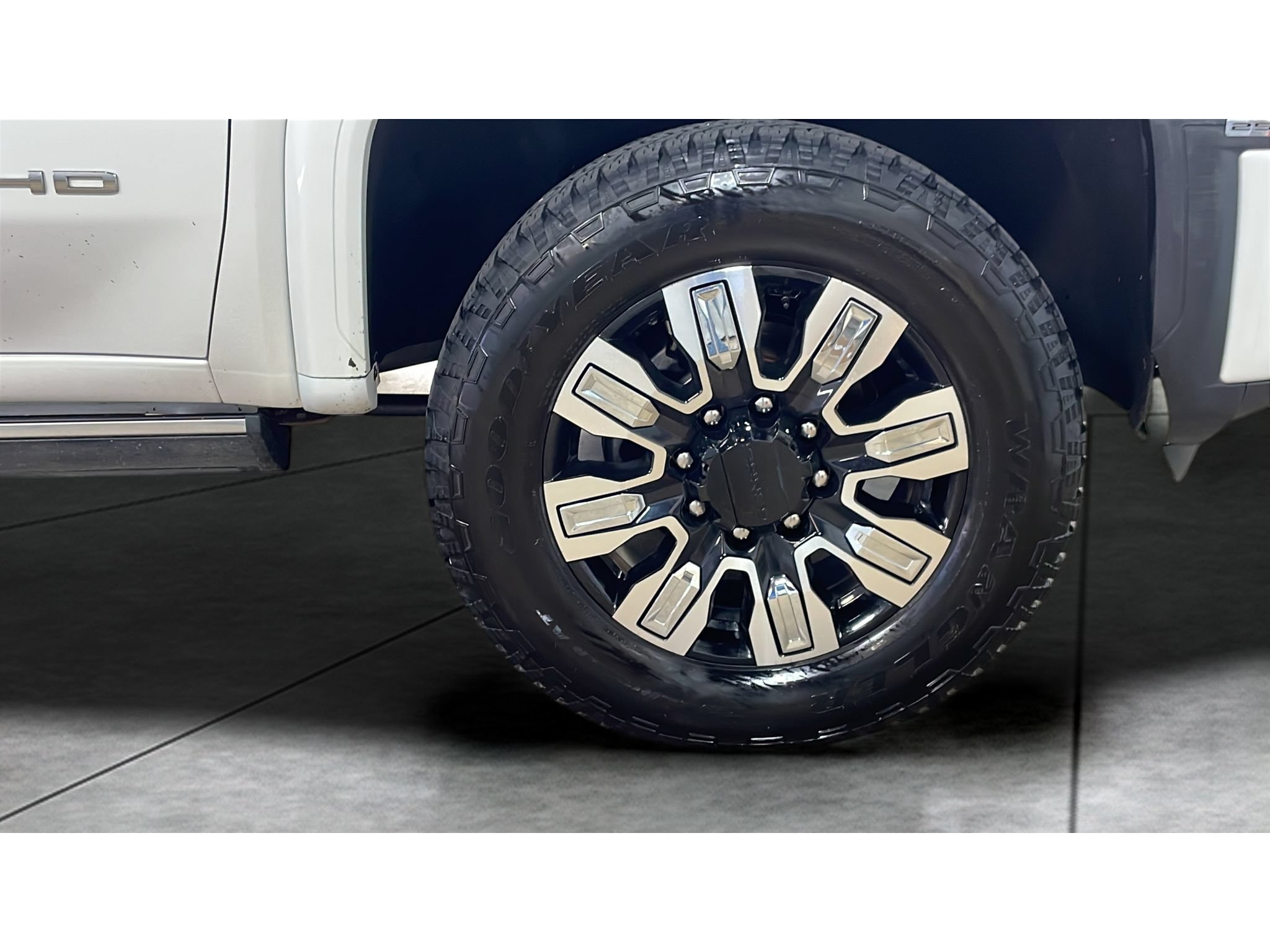 Used 2024 GMC Sierra 2500 Denali w/ Denali Reserve Package AWD/4WD image 2