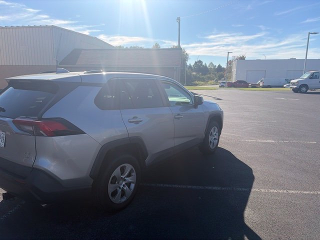 Used 2019 Toyota RAV4 LE AWD/4WD image 5