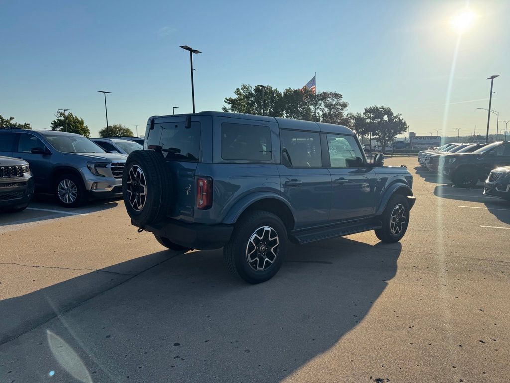 Used 2025 Ford Bronco Outer Banks AWD/4WD image 3
