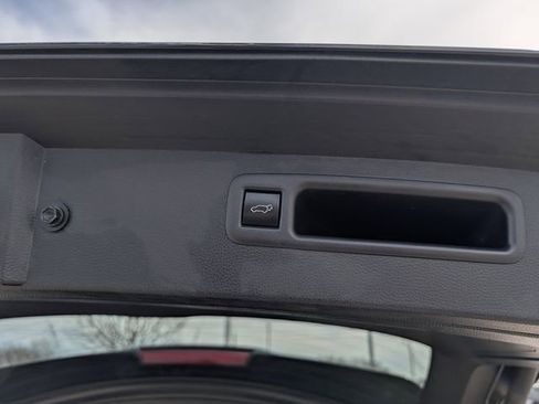 Used 2023 Toyota Highlander XLE FWD image 32