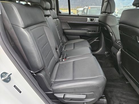 Used 2025 Hyundai Santa Fe Limited image 34