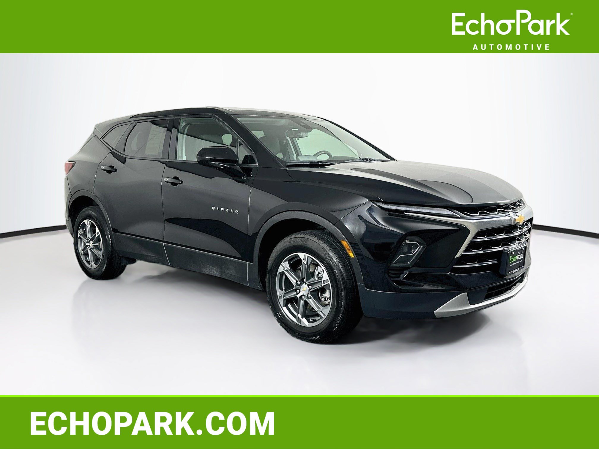 Used 2025 Chevrolet Blazer LT FWD image 1