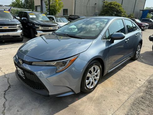 Used 2021 Toyota Corolla LE FWD image 3