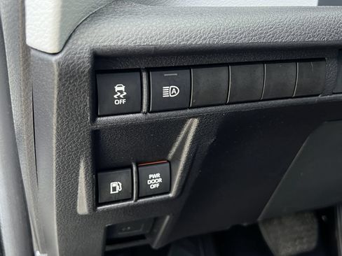 Used 2025 Toyota Sienna XLE FWD image 14