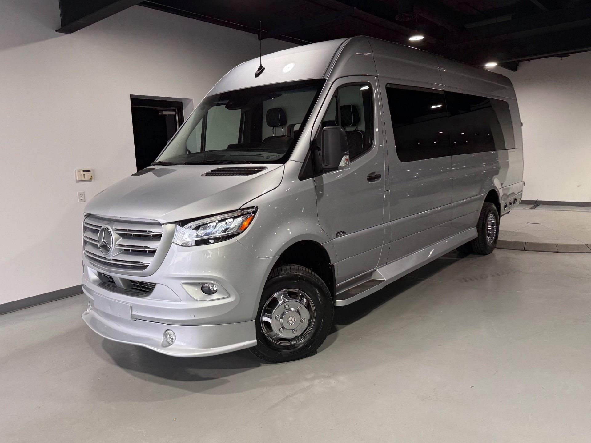 Used 2019 Mercedes-Benz Sprinter 4x4 170 image 1
