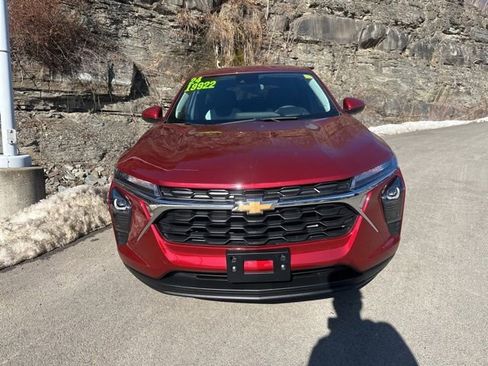 Used 2024 Chevrolet Trax LS w/ LS Convenience Package image 5