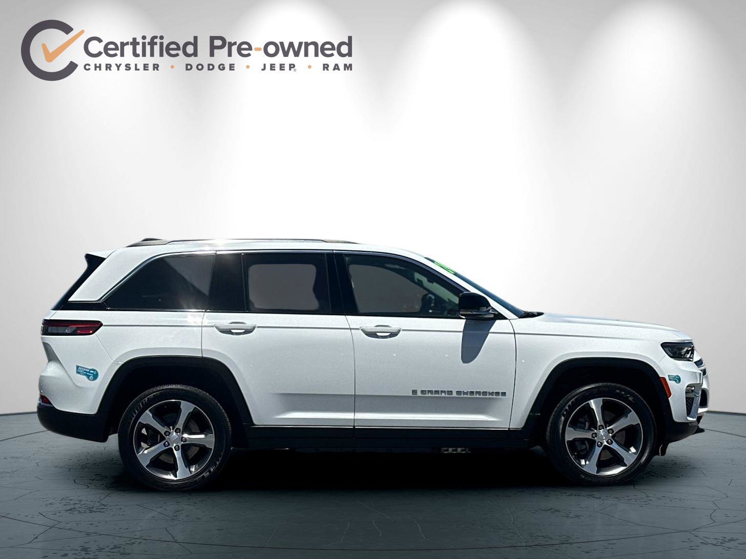 Used 2024 Jeep Grand Cherokee Limited 4xe AWD/4WD image 3