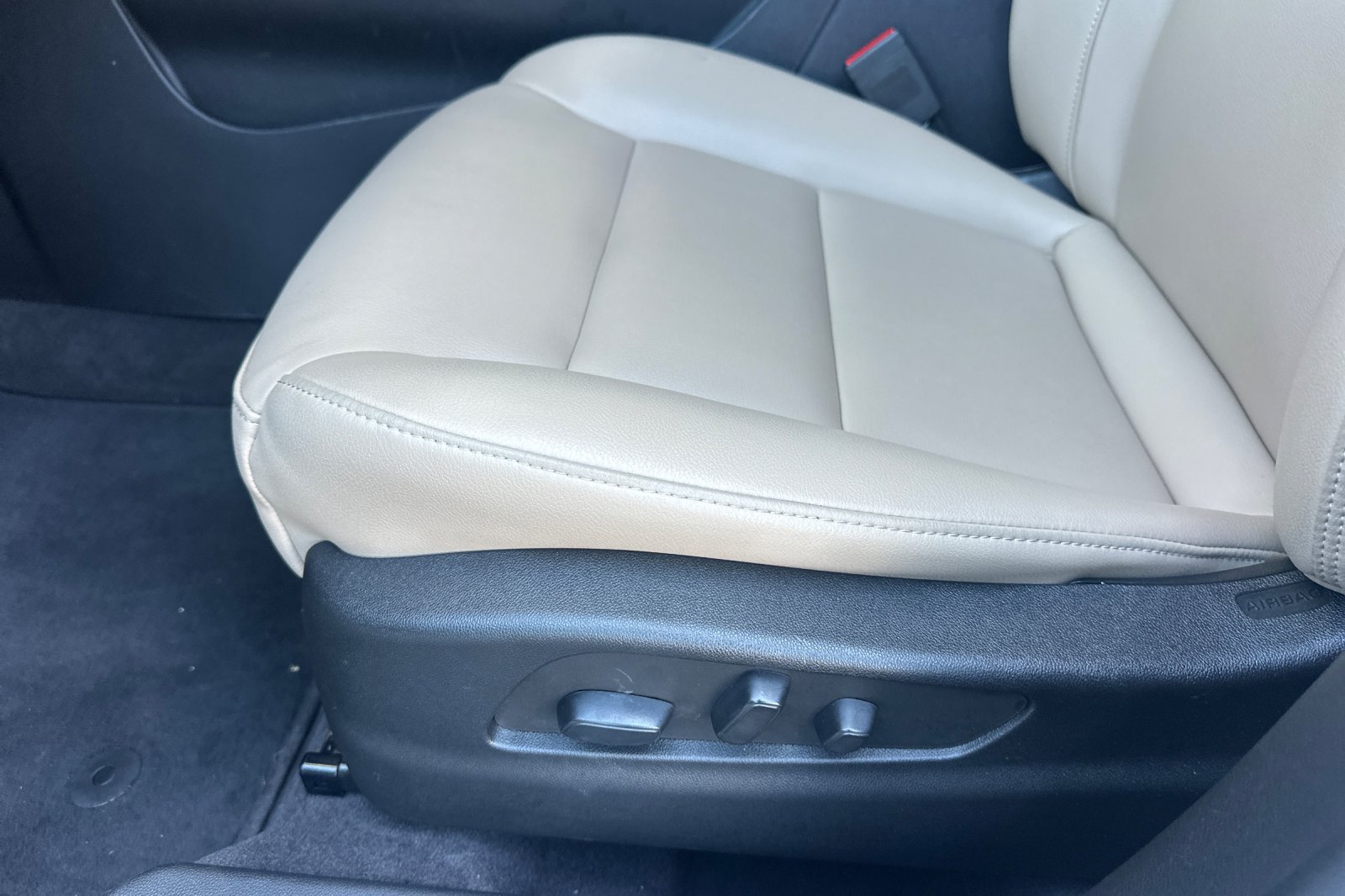 Used 2024 Cadillac XT4 Luxury FWD image 13