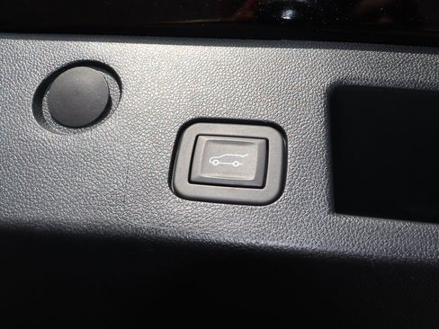 Used 2025 Chevrolet Equinox LT w/ Convenience Package II FWD image 20