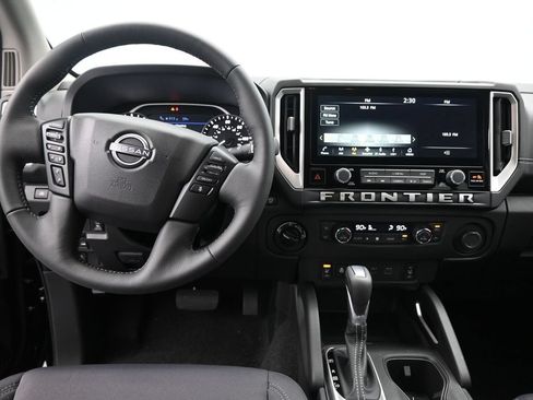 Used 2025 Nissan Frontier SV w/ SV Convenience Package AWD/4WD image 11