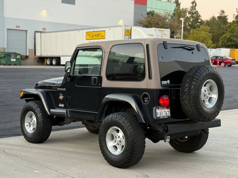 Used 2002 Jeep Wrangler Sahara AWD/4WD image 8